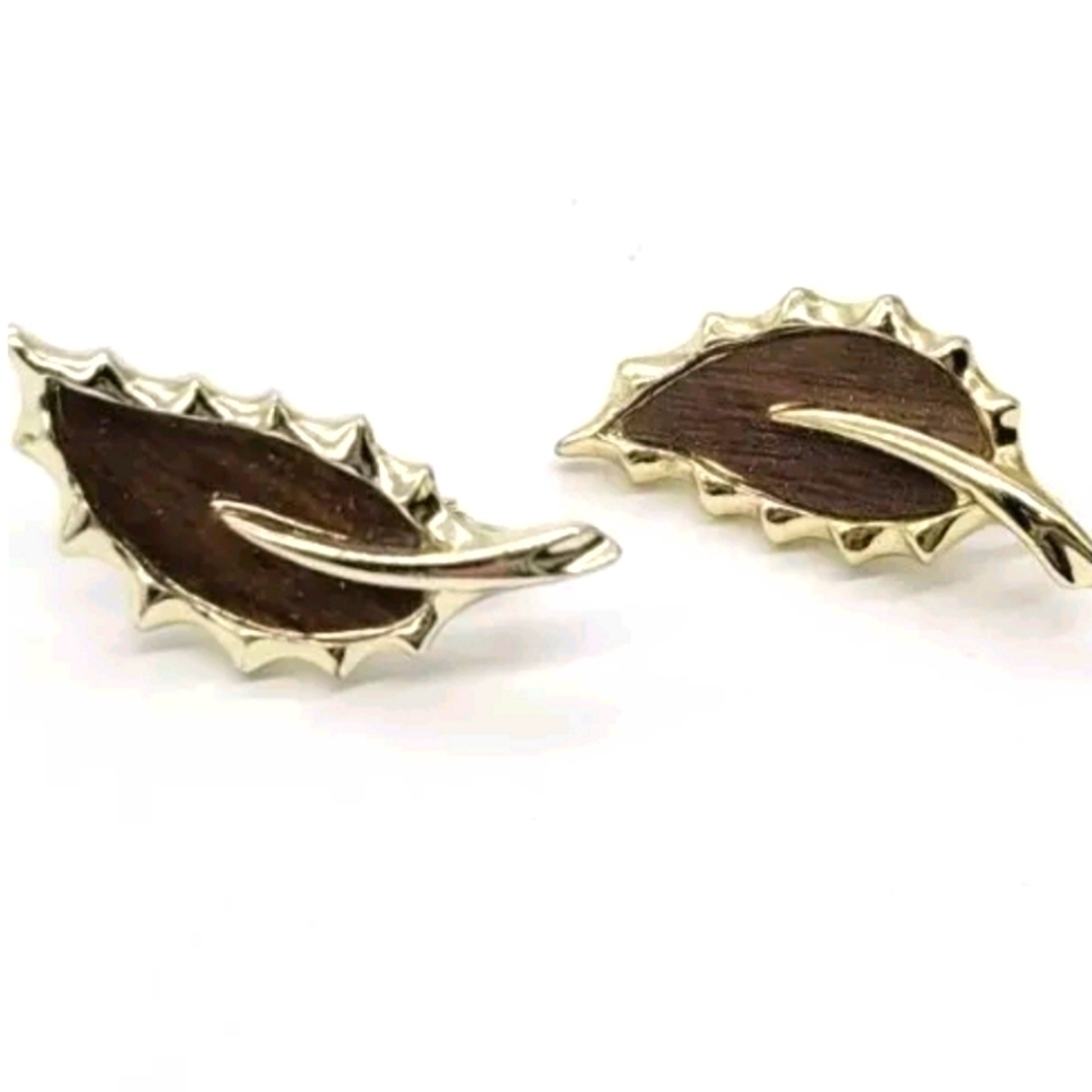 Sarah Coventry Brown & Gold Tone Enamel Leaf Clip On Earrings Vintage 1.25"